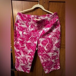 Belle by Kim Gravel White and Pink Leaf Print STRETCH Capris - 27in long 18 wide